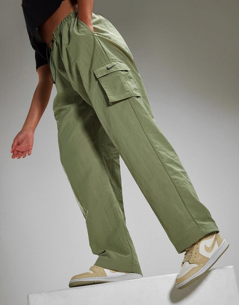 Nike Essential Woven Women’s Cargo Pants